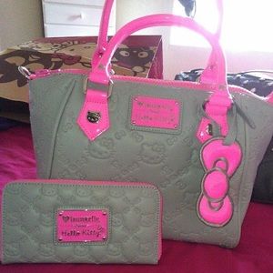 Hello kitty purse and matching wallet
